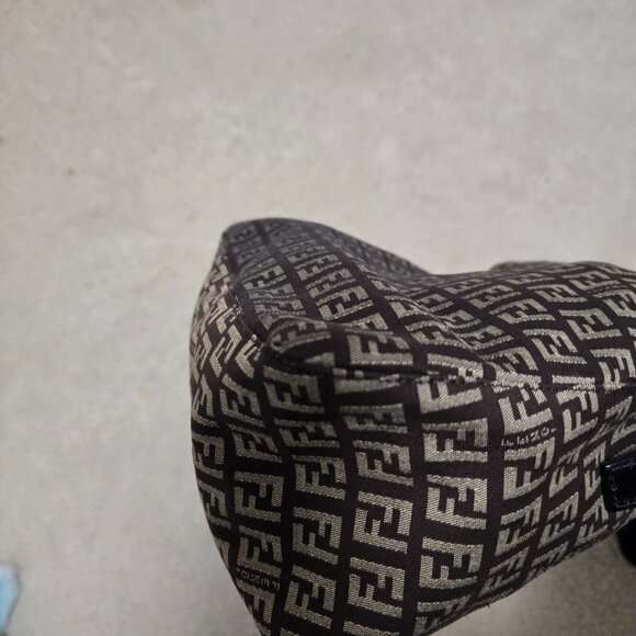 Authentic Fendi brown canvas signature FF Baguette Bag - Picture 11 of 15